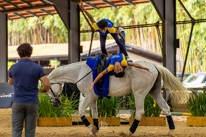 ALEX BISPO E EYKON BARROs fei solidarity arq1404