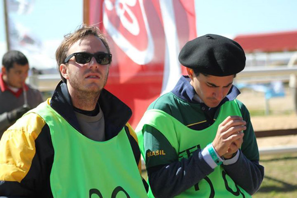 Andre Vidiz e seu apoio do Uruguai