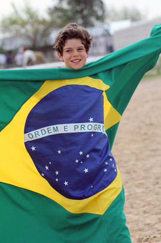 Miguel com a bandeira