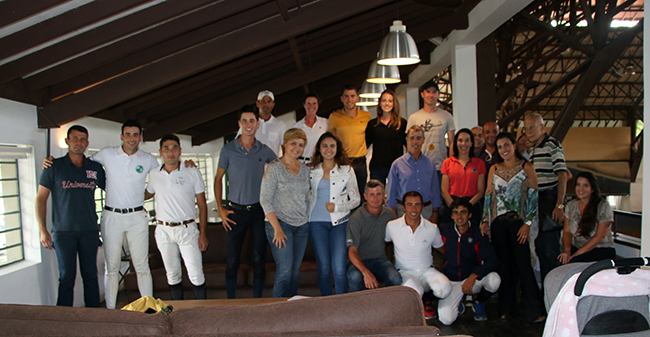 grupo reuniao adest0112